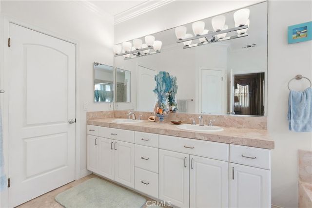 125 El Porto, Manhattan Beach, CA 90266