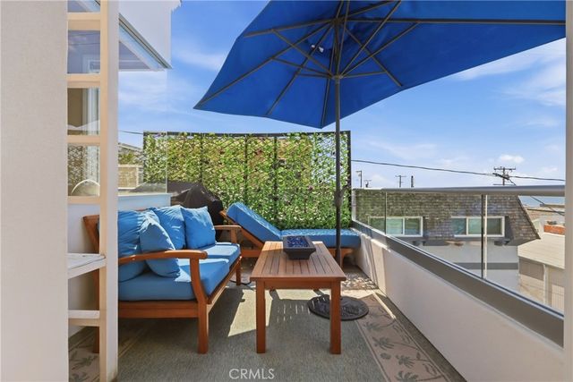 125 El Porto, Manhattan Beach, CA 90266