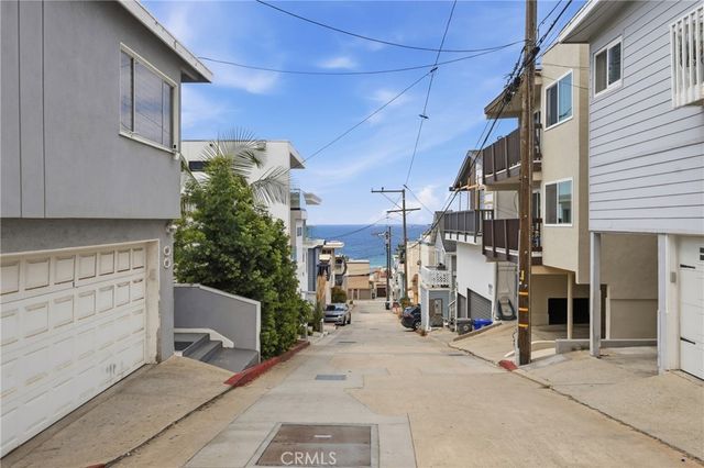 125 El Porto, Manhattan Beach, CA 90266