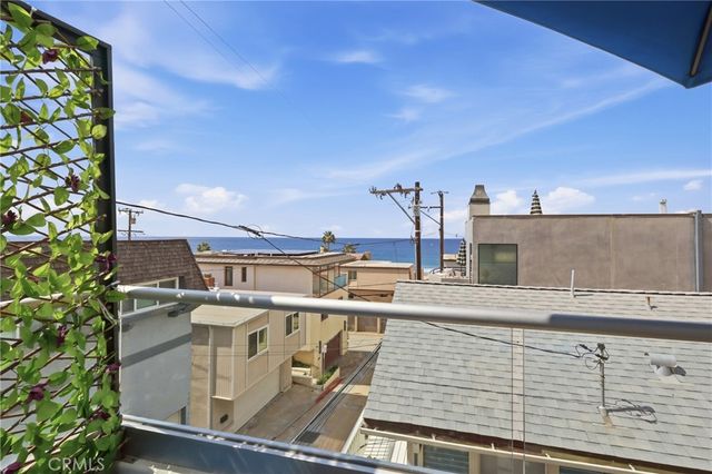 125 El Porto, Manhattan Beach, CA 90266