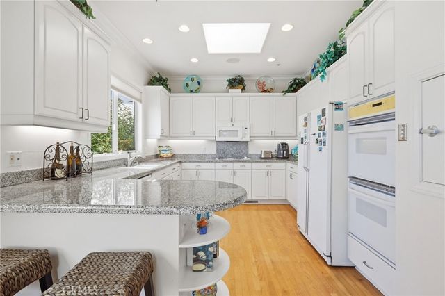 125 El Porto, Manhattan Beach, CA 90266