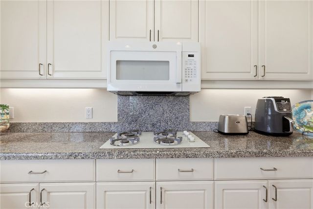 125 El Porto, Manhattan Beach, CA 90266