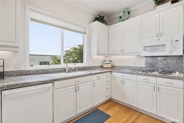 125 El Porto, Manhattan Beach, CA 90266