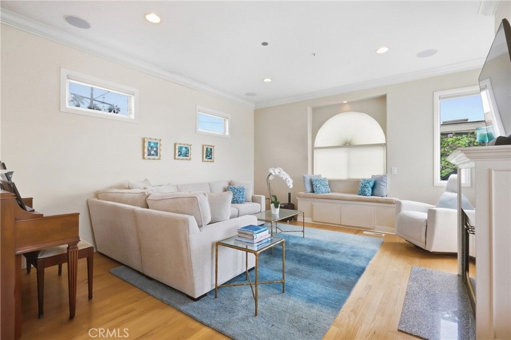 125 El Porto, Manhattan Beach, CA 90266