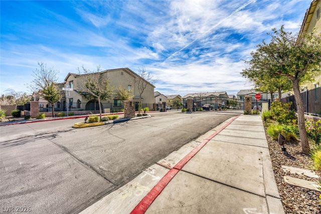 828 Grand Country Avenue, North Las Vegas, NV 89086