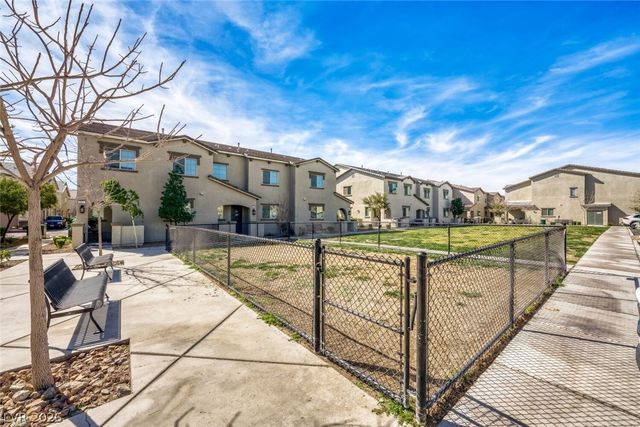 828 Grand Country Avenue, North Las Vegas, NV 89086