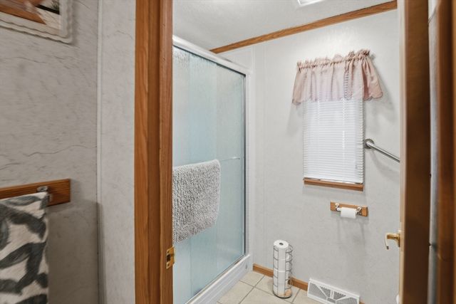 9 Blackbird St, Tiverton, MA 02787