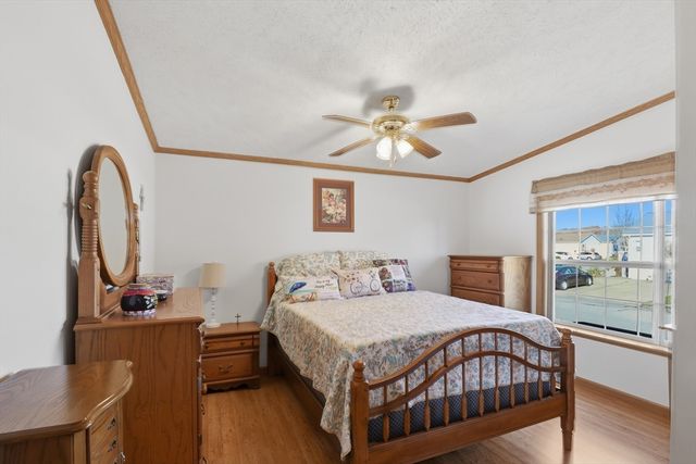 9 Blackbird St, Tiverton, MA 02787