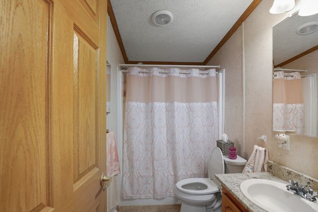 9 Blackbird St, Tiverton, MA 02787