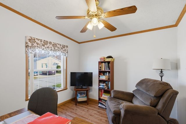 9 Blackbird St, Tiverton, MA 02787