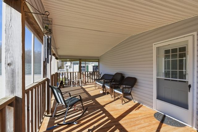 9 Blackbird St, Tiverton, MA 02787