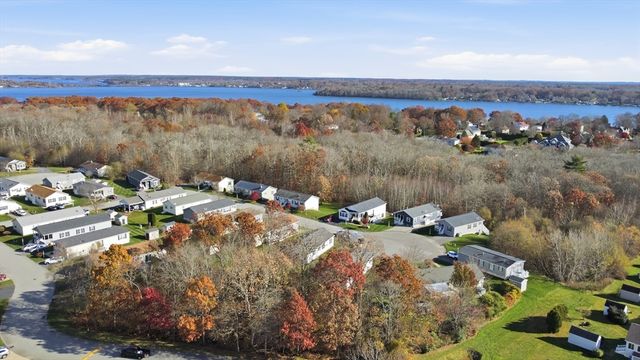 9 Blackbird St, Tiverton, MA 02787