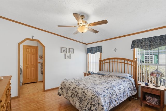 9 Blackbird St, Tiverton, MA 02787