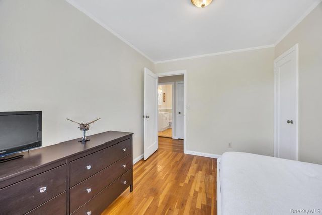 83 E End Avenue, Hicksville, NY 11801