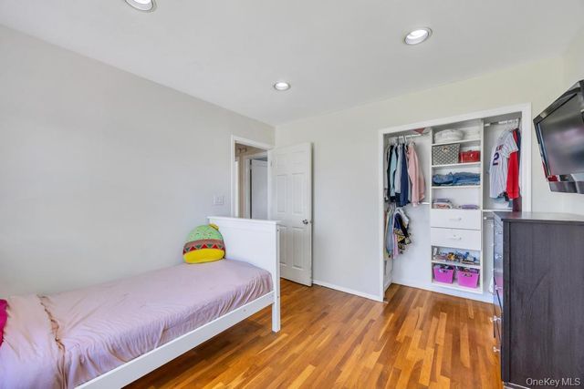 83 E End Avenue, Hicksville, NY 11801