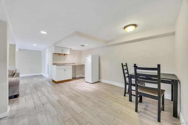 83 E End Avenue, Hicksville, NY 11801