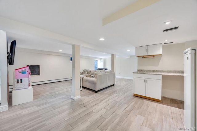 83 E End Avenue, Hicksville, NY 11801
