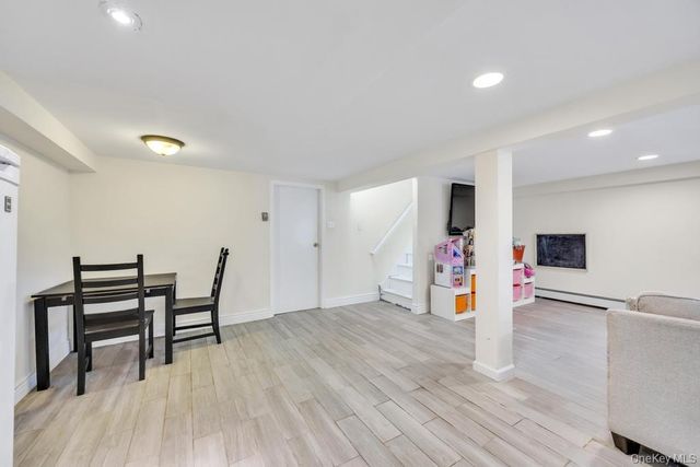83 E End Avenue, Hicksville, NY 11801