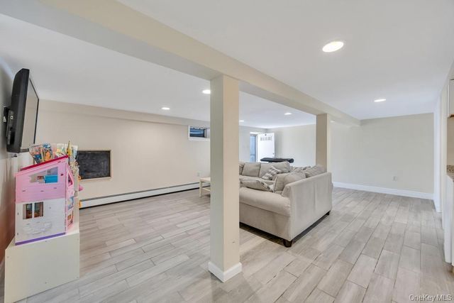 83 E End Avenue, Hicksville, NY 11801