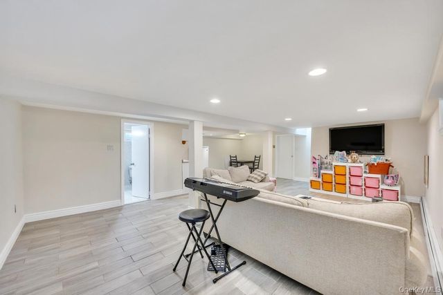 83 E End Avenue, Hicksville, NY 11801