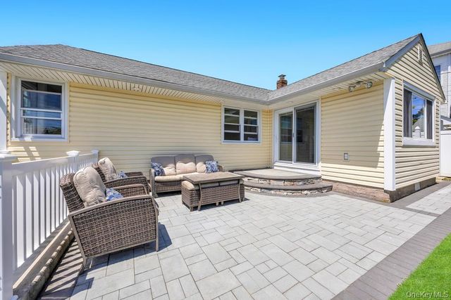 83 E End Avenue, Hicksville, NY 11801