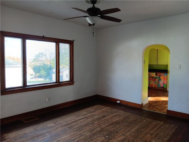 457 Lincoln St, Sharon, PA 16146