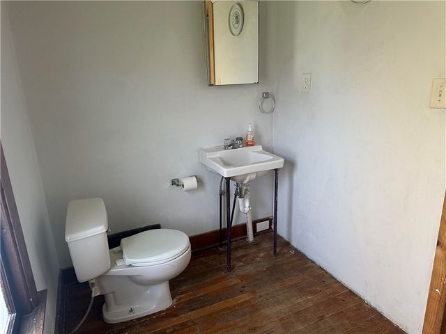 457 Lincoln St, Sharon, PA 16146