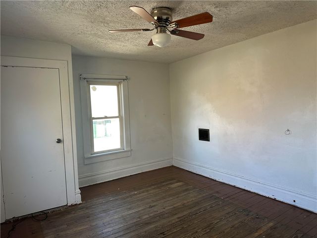 457 Lincoln St, Sharon, PA 16146