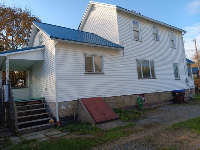 457 Lincoln St, Sharon, PA 16146