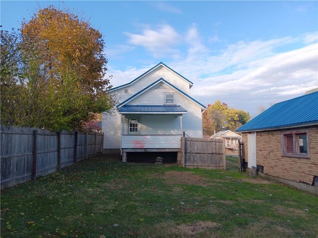 457 Lincoln St, Sharon, PA 16146