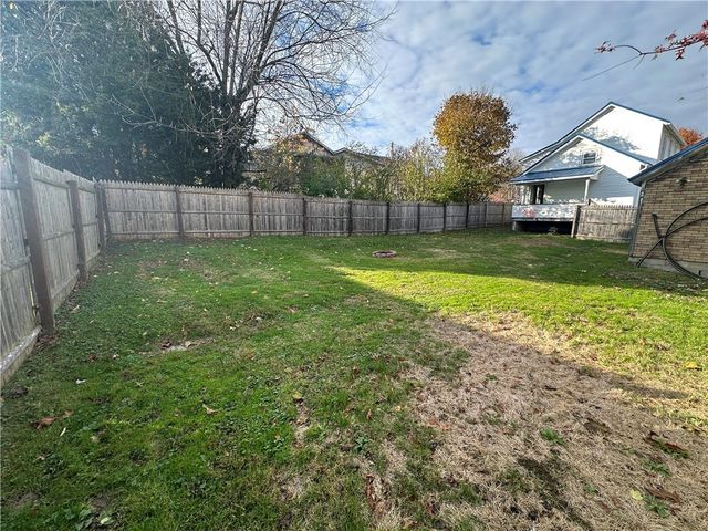 457 Lincoln St, Sharon, PA 16146