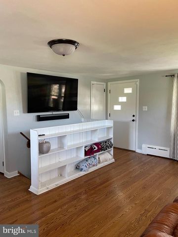 46 W GOVERNOR RD, Hershey, PA 17033