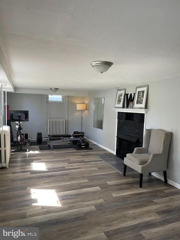 46 W GOVERNOR RD, Hershey, PA 17033