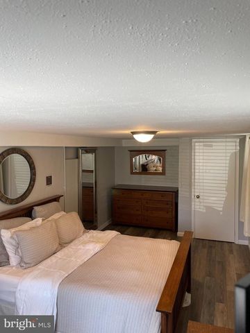 46 W GOVERNOR RD, Hershey, PA 17033