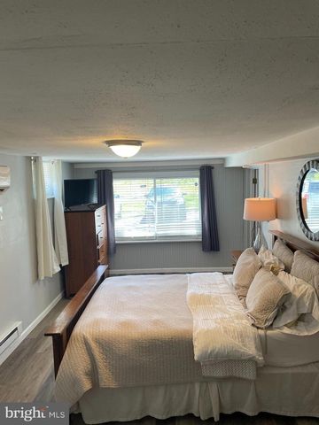 46 W GOVERNOR RD, Hershey, PA 17033