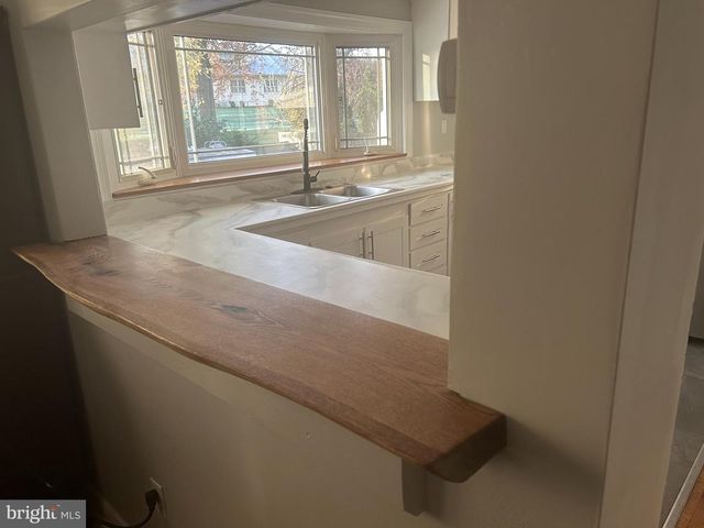 46 W GOVERNOR RD, Hershey, PA 17033