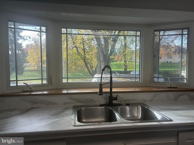 46 W GOVERNOR RD, Hershey, PA 17033