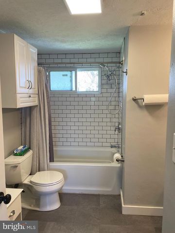 46 W GOVERNOR RD, Hershey, PA 17033