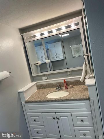 46 W GOVERNOR RD, Hershey, PA 17033