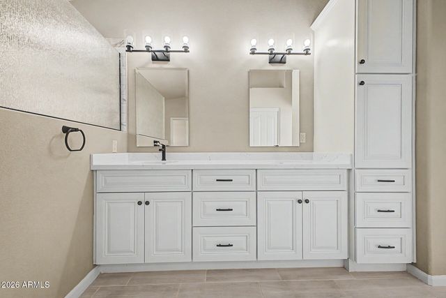 1043 W IRIS Drive, Gilbert, AZ 85233