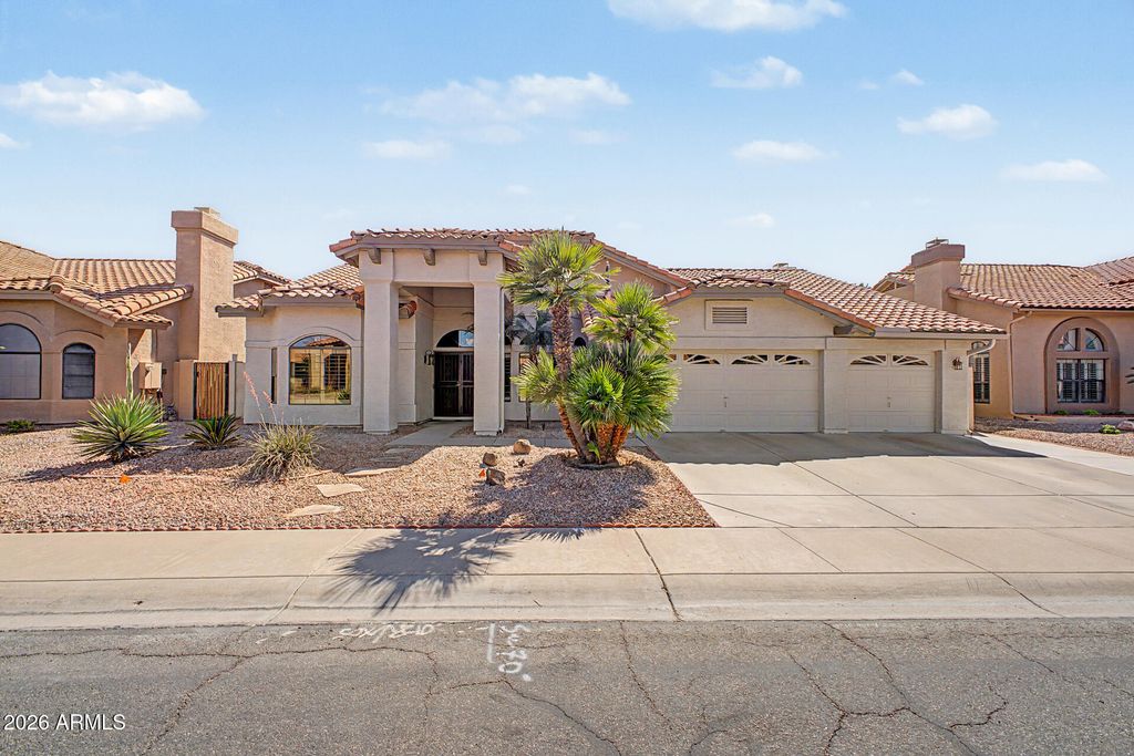 1043 W IRIS Drive, Gilbert, AZ 85233