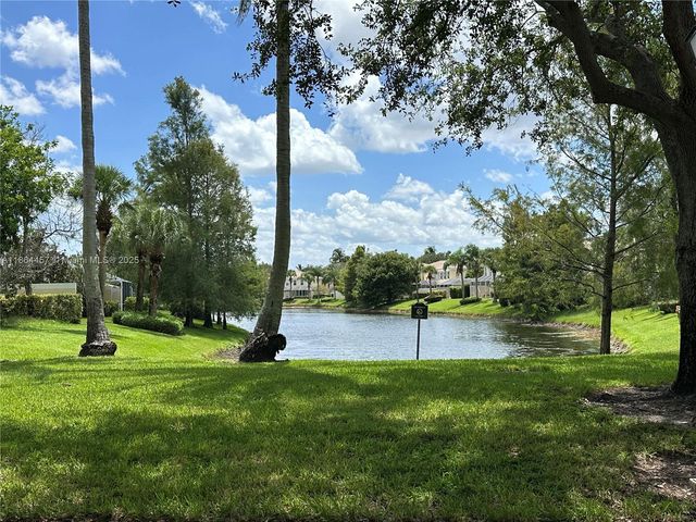 197 E Santa Barbara Way, Palm Beach Gardens, FL 33410