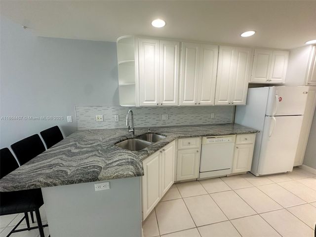 197 E Santa Barbara Way, Palm Beach Gardens, FL 33410