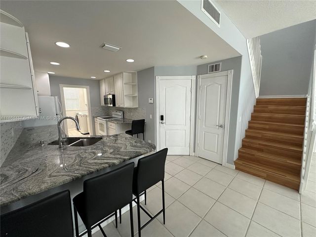 197 E Santa Barbara Way, Palm Beach Gardens, FL 33410