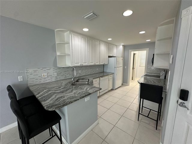 197 E Santa Barbara Way, Palm Beach Gardens, FL 33410