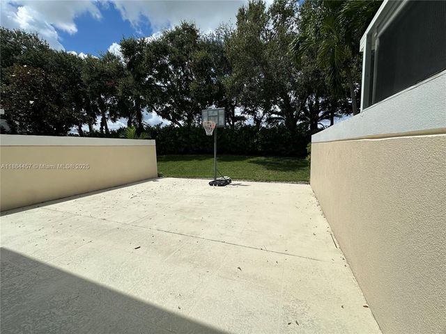 197 E Santa Barbara Way, Palm Beach Gardens, FL 33410