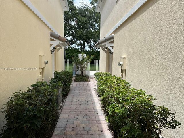 197 E Santa Barbara Way, Palm Beach Gardens, FL 33410
