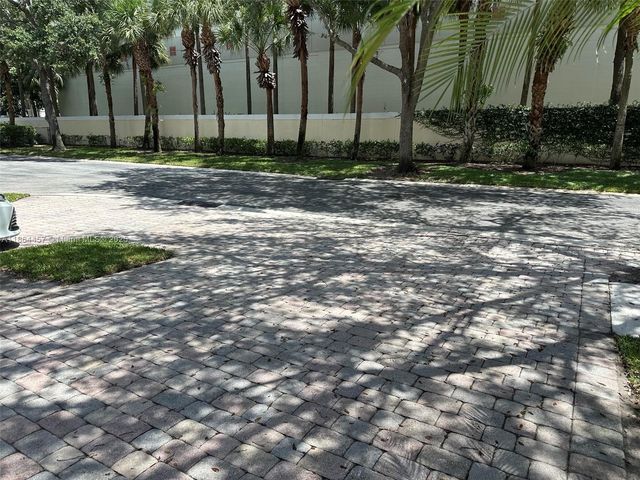 197 E Santa Barbara Way, Palm Beach Gardens, FL 33410