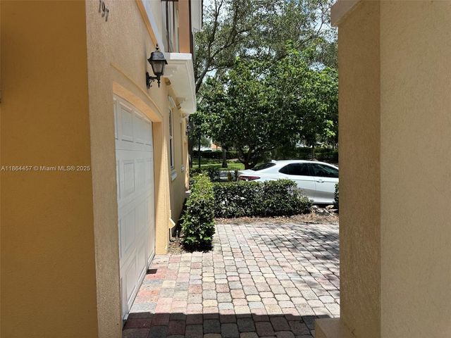 197 E Santa Barbara Way, Palm Beach Gardens, FL 33410