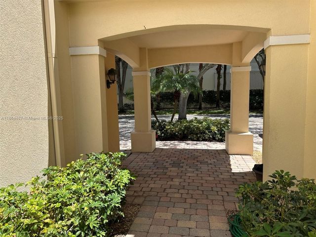 197 E Santa Barbara Way, Palm Beach Gardens, FL 33410